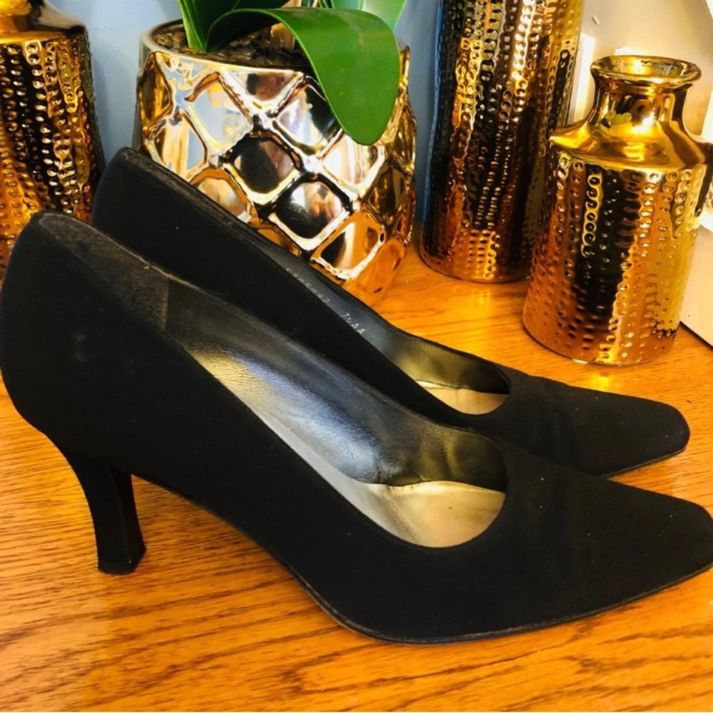 Stuart Weitzman Black Pumps size 7AA